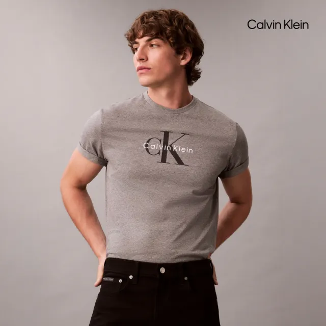 【CALVIN KLEIN】官方旗艦館CK Monogram 圓領 T 恤_灰色