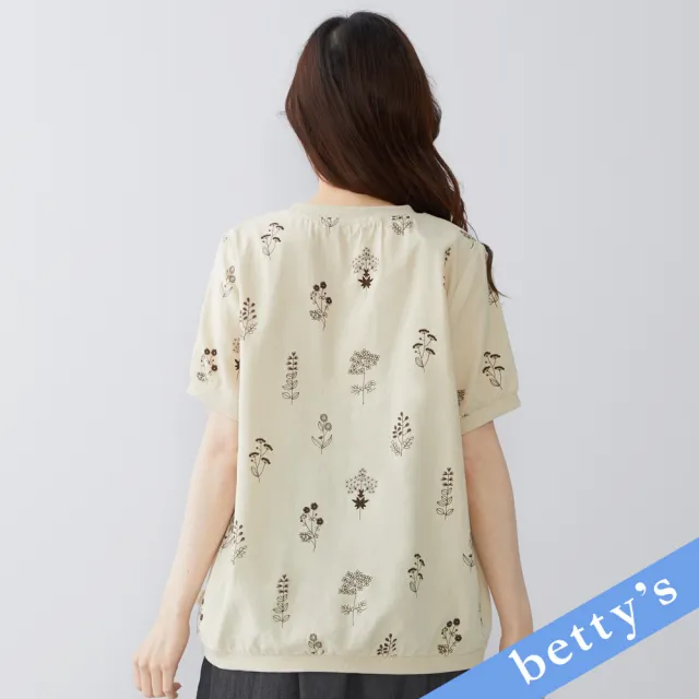 【betty’s 貝蒂思】手繪印花舒適短袖上衣(卡其)