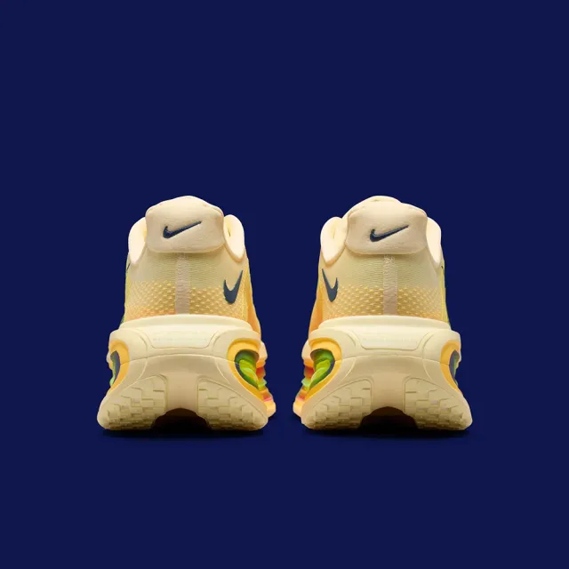 【NIKE 耐吉】慢跑鞋 Nike Vomero Premium  Alabaster 黃色 男鞋 HQ2050-701