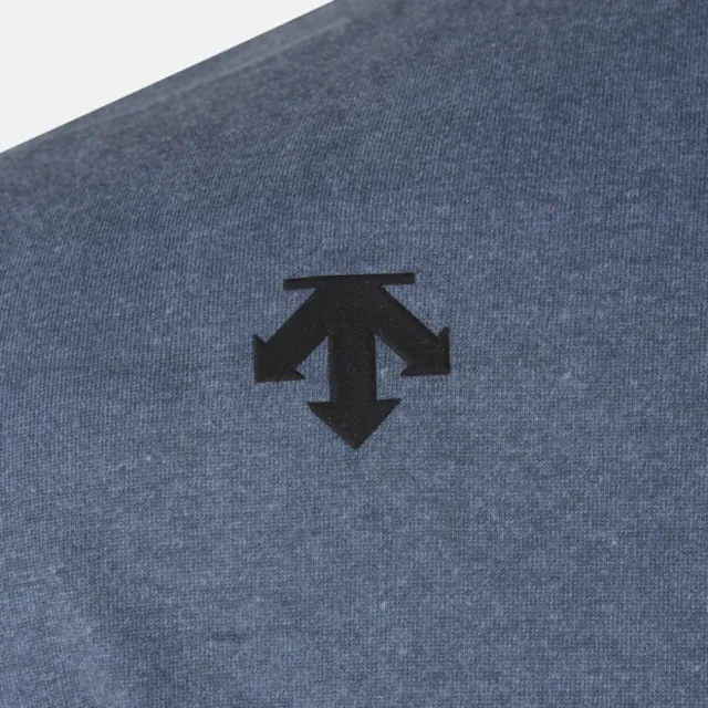 【DESCENTE】短袖上衣 男  MEN PIGMENT DYE  SHORT SLEEVE T-SHIRTS 牛仔藍 SR121TTS11-DBLU