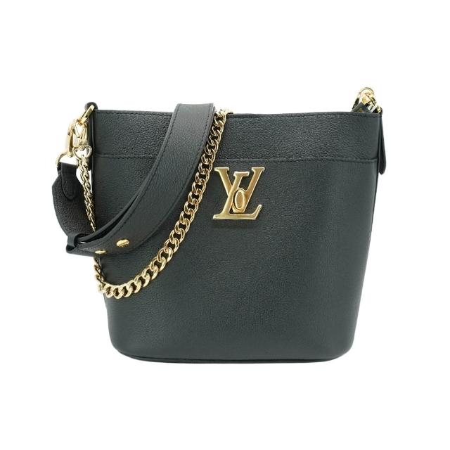 這款 LV LOUIS VUITTON M24006 經典 Lock and Walk 系列水桶包，以高品質牛皮製成，展現路易威登經典的設計風格。適合日常出勤、逛街或輕便出遊，提供舒適的肩背與斜背方式，兼具時尚與實用性。包款配有品牌標誌性金扣與可拆卸肩帶，散發奢華氣息，是追求優雅與品質的時尚人士必備配件。