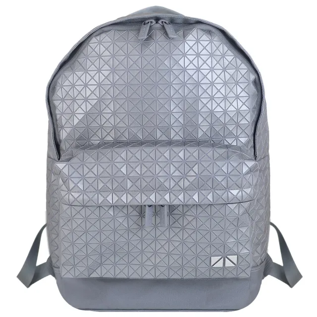 【ISSEY MIYAKE 三宅一生】BAOBAO 壓紋三角方格後背包(珍珠銀色)
