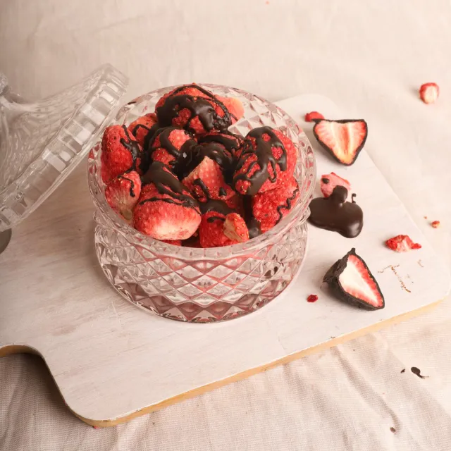 【MyDearStrawberries】超薄層手工黑巧白巧草莓 10入獨立袋裝(草莓巧克力/送禮推薦/情人節/甜點伴手禮)