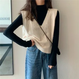 【Uicy】韓版麻花V領無袖針織背心 小可愛外套 背心衣服女裝 S88