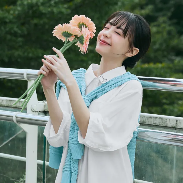 【OB 嚴選】日系貓咪刺繡荷葉滾邊開襟襯衫上衣 《AB20986-》 適 M~2L