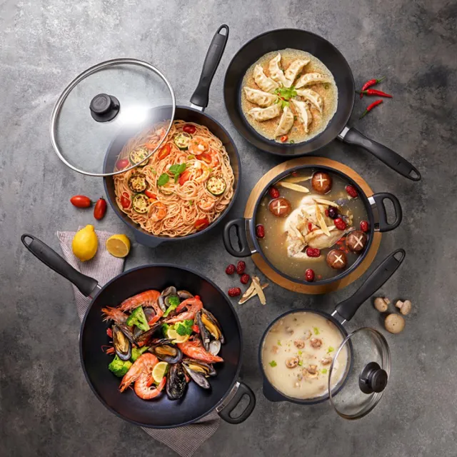 【CorelleBrands 康寧餐具】WORLD KITCHEN 大金藍寶石鑄造不沾深炒鍋32cm+24cm湯鍋(含蓋)