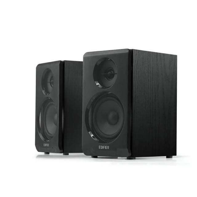 Edifier 漫步者 R990BT 是高品質藍芽書架型多媒體喇叭，專為電腦使用者設計。支援藍芽無線連線，黑色系外觀簡約時尚，尺寸 411×312×184.5 mm，重量 3.44 kg。提供左右聲道立體聲效果，適合辦公室或家用娛樂。中國製造，享 1 年保固，NCC 認證碼 CCAH24LP5990T0，BSMI 許可字號 R3B489。不支援 WiFi，但藍芽功能強大，提升您的多媒體體驗。