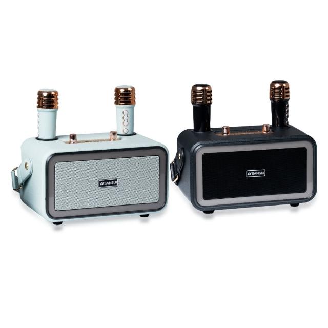 SANSUI山水 SKTV-K33 是一款高價效比的無線行動KTV裝置，內建藍芽5.3技術，支援USB/AUX/TF/BT/FM/TWA/MIC多種外接方式，適合戶外演唱與行動K歌。配備動圈式麥克風，音質清晰，電池容量達3000mAh，續航時間約3-6小時，充電時間僅需5小時，輕便易攜，是家庭與戶外娛樂的理想選擇。