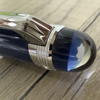 【MONTBLANC 萬寶龍】萬寶龍星際行者藍色星球系列珍貴樹脂原子筆(132441)