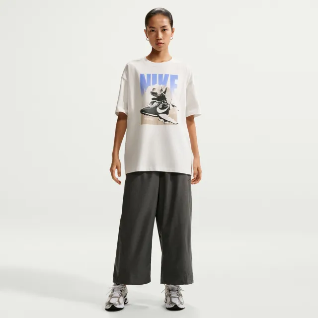 【NIKE 耐吉】短袖上衣 女 寬鬆 AS W NSW SS GFX TEE OS 米白 IR7588-121