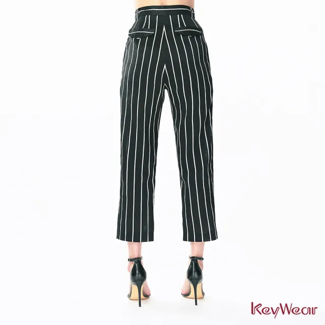 【KeyWear 奇威名品】涼感麻料經典條紋修身長褲