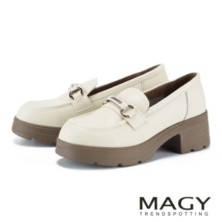 【MAGY】牛貼皮厚底金屬飾件時尚樂福鞋 米色