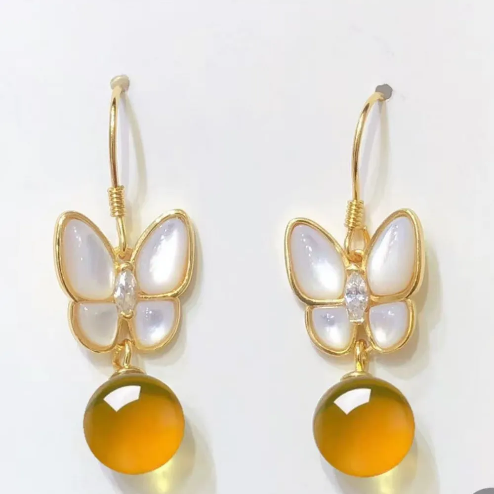 【勝弘珠寶】多明尼加藍珀白貝蝴蝶耳環-8mm