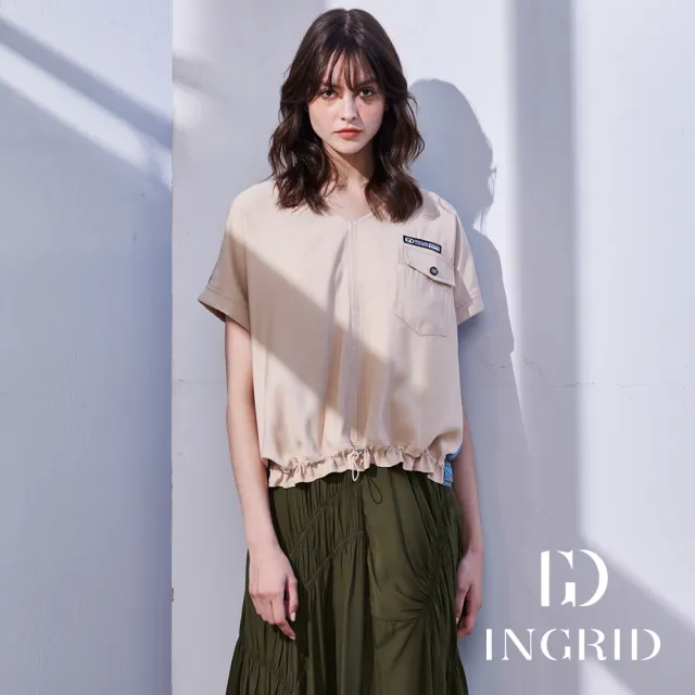 【IGD 英格麗】實體同步款-牛仔拼接V領抽繩上衣-杏色