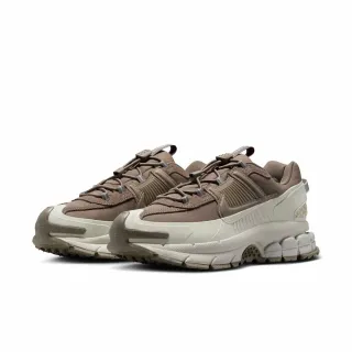 【NIKE 耐吉】休閒鞋_女_W NIKE ZOOM VOMERO ROAM_白棕 (HQ2181006)
