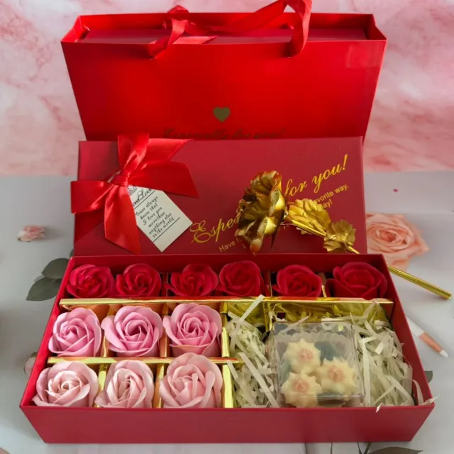 【A-ONE 匯旺】台製 小花手工皂1入禮盒(附手提袋+紅香皂花12朵+金箔玫瑰花) 永生花 創意肥皂仿真花盒