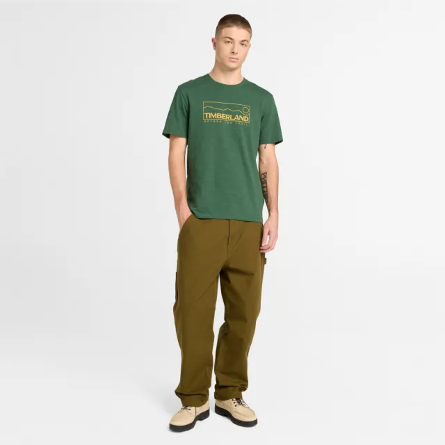 【Timberland】男款松綠色圖案短袖T恤(A6NRKA6X)