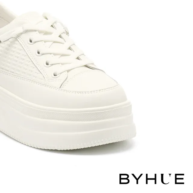 【BYHUE】日常舒適彈力鞋帶壓紋牛皮厚底休閒鞋(白)