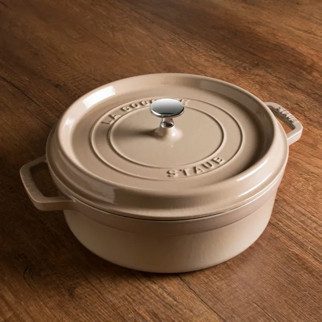 【STAUB】圓形琺瑯鑄鐵鍋淺鍋26cm-亞麻色/3.8L(德國雙人牌集團官方直營)