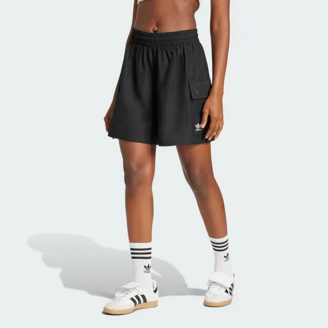 【adidas 愛迪達】運動 休閒 短褲 女褲 ESS C SHORTS(JD1514)
