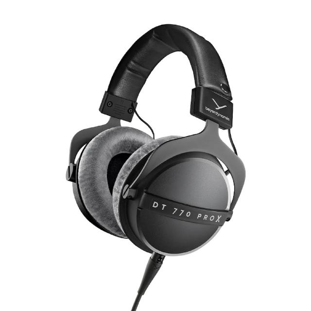 beyerdynamic拜雅 DT 770 PRO X Beyerdynamic 拜雅 DT 770 PRO X 音樂耳機,採用封閉式耳罩設計,提供專業級音質與隔音效果。搭載動圈式驅動單體,48Ω 低阻抗適合多種裝置連線,如 Windows、MAC、Android、iOS 與 Linux。黑色外觀舒適耐用,內附可拆卸麥克風,完美適用於音樂製作、錄音與遊戲。專業保固支援,BSMI 認證,盡享沉浸式聽覺體驗!