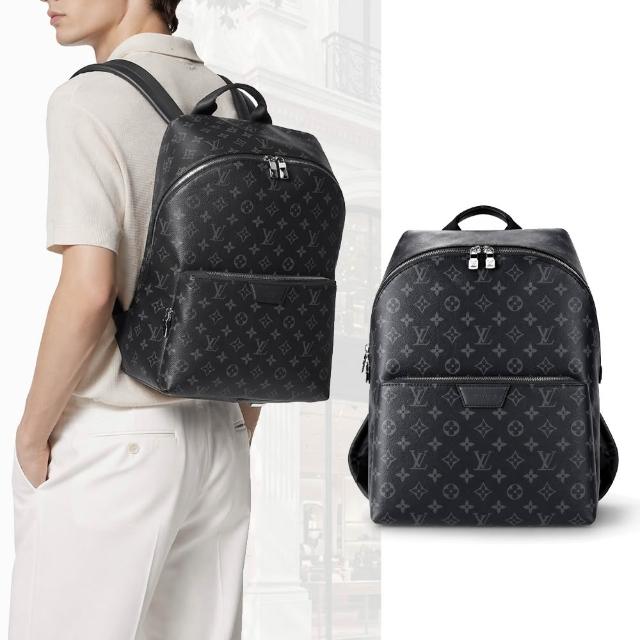 LV LOUIS VUITTON路易威登 M43186 Discovery PM 帆布印花男士雙肩後背包 精緻設計的LV Discovery PM雙肩後揹包,以黑色帆布為基底,織有獨特數字與英文字母印花,展現歐系精品風格。適合男性與中性族群日常使用,兼具時尚與實用性,是追求品質與個性的理想選擇。