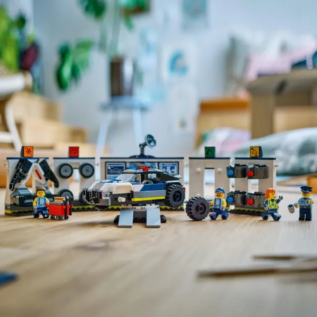【LEGO 樂高】城市系列 60457 客製化警車車庫(男孩禮物 交通工具玩具 兒童玩具 積木)