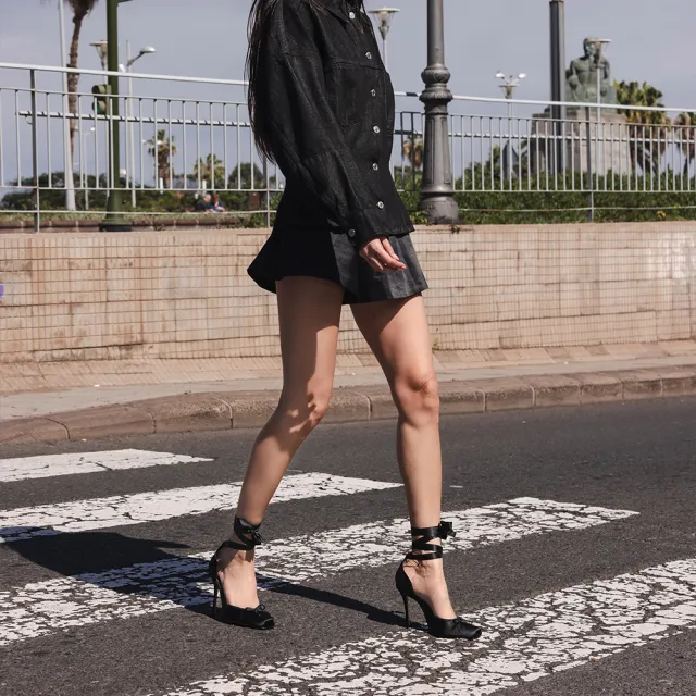 【steve madden】芭蕾綁帶側簍空高跟鞋 LARINA(黑色)