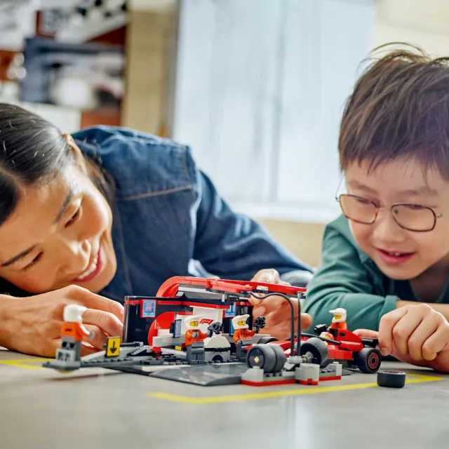 【LEGO 樂高】城市系列 60443 F1維修站、維修人員和 Ferrari 汽車(Formula1 法拉利 賽車玩具 兒童玩具)