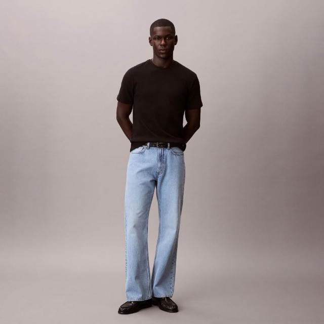 【CALVIN KLEIN】官方旗艦館CK Monogram 標籤華夫格圓領 T 恤_黑色