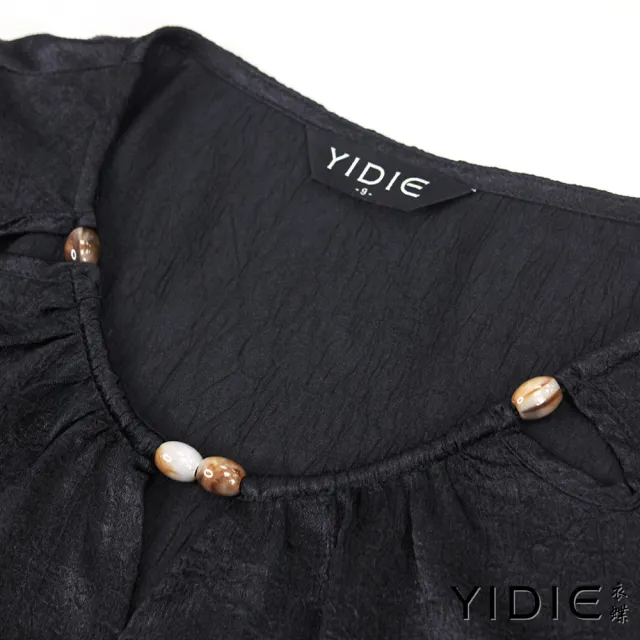 【YIDIE】光澤感扭結串珠修身上衣-黑