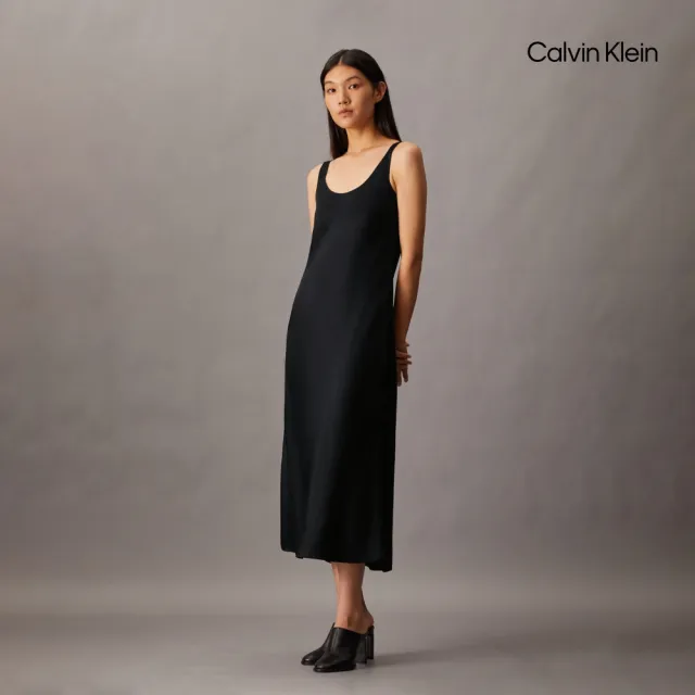 【CALVIN KLEIN】官方旗艦館CK Hero 粘膠纖維緞面吊帶連身裙_黑色