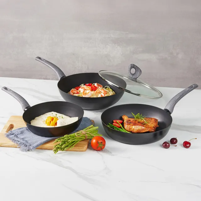 【CorelleBrands 康寧餐具】WORLD KITCHEN 平煎拿鐵鍋24cm-黑色(台灣製造)
