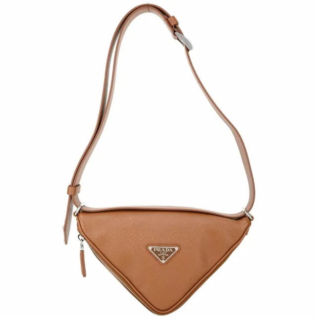 【PRADA 普拉達】Saffiano 三角型防刮牛皮可拆滑皮背帶斜背包-棕色