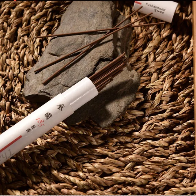 【富山香堂】_泰國 185 _ 100mm 臥香管5g(開運除穢 靜心安神 三星沉香 隨身香管)