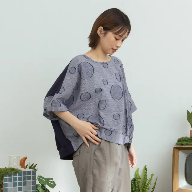 【MOSS CLUB】格紋大圓點緹花拼接圓機抓褶上衣 藍 黑
