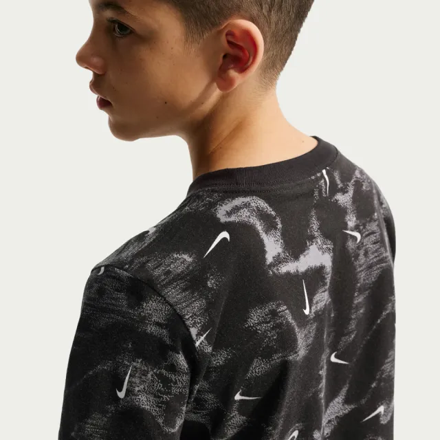 【NIKE 耐吉】短袖上衣 童裝 大童 男女童 T恤 K NSW LBR AOP TEE 黑灰 II0458-010