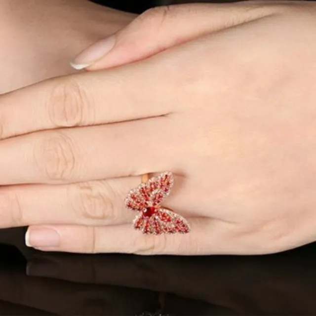 海斯珠寶 84分天然鴿血紅寶石 18K玫瑰金鑽石戒指 蝴蝶造型設計 水滴形切割 華麗鏤空工藝 聚會焦點