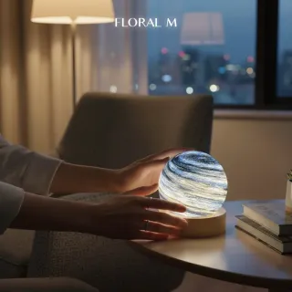【Floral M】宇宙晚安星球小夜燈（浪漫氛圍燈/療癒光影/送禮首選)