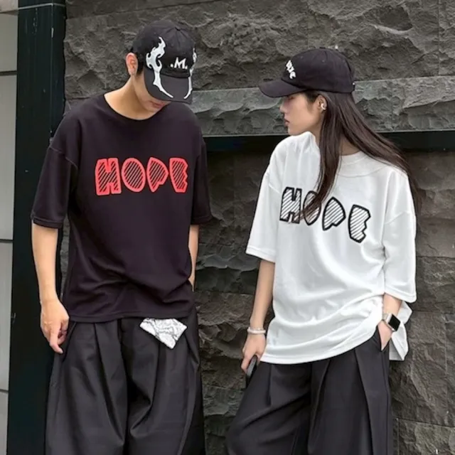 【AMERO】男女同款 短袖圓領Ｔ恤 立體字母印花 情侶裝（其他規格）