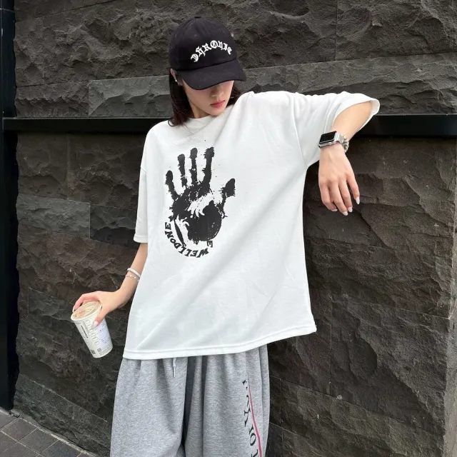 【AMERO】男女同款 短袖圓領T恤 手印印花 情侶裝共兩色