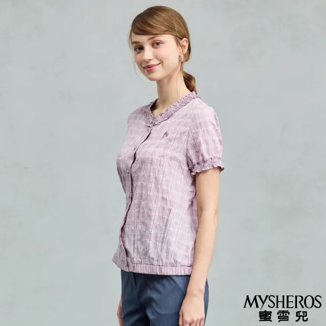 【MYSHEROS 蜜雪兒】造型上衣 排釦細褶領 格紋縮口荷葉袖(粉紫)