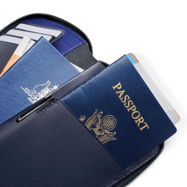 【Bellroy】官方直營 Travel Folio 真皮拉鍊護照套 - RFID防盜(海軍藍)