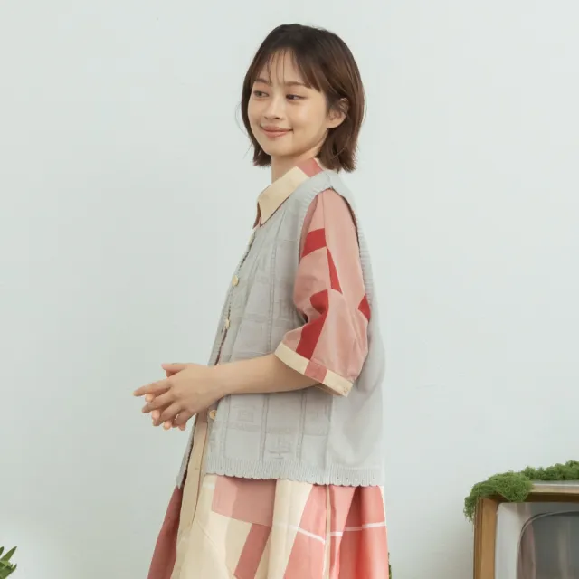 【MOSS CLUB】森系印象方格緹花排釦針織背心 藍 桔 灰(魅力商品)
