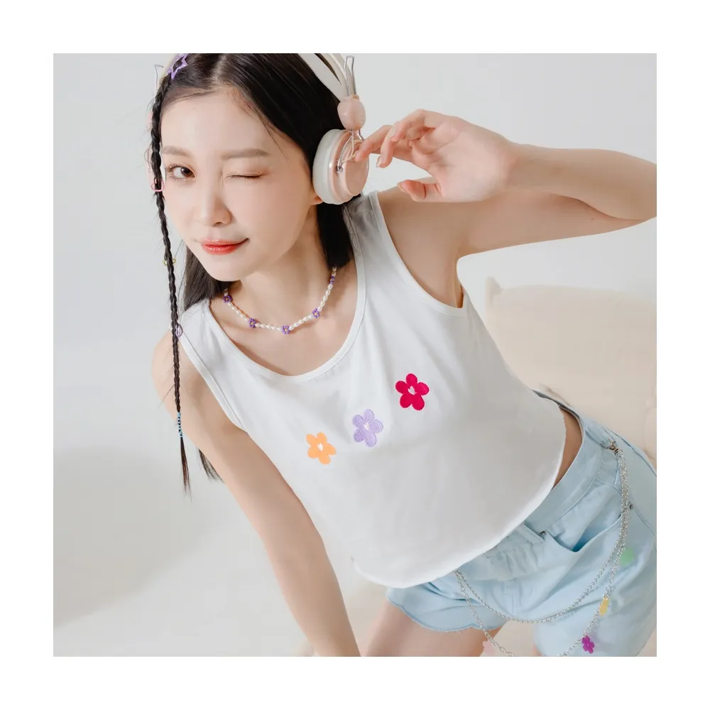 【OB 嚴選】涼感絲光棉電繡小花短版背心 《AB18693》
