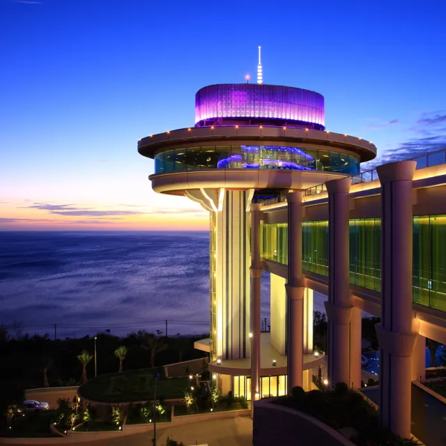【墾丁H會館】6/23限搶!最後一天!雙人升等豪華海景房一泊一食(贈送微醺時光酒精暢飲)
