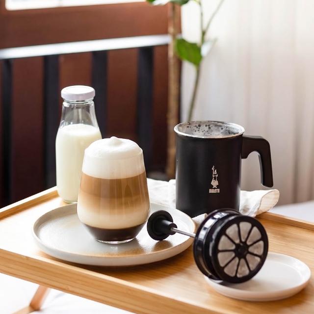 【Bialetti 比亞樂堤】雙層手打奶泡器-500ml(冷熱奶泡皆可打/免插電/奶泡神器)