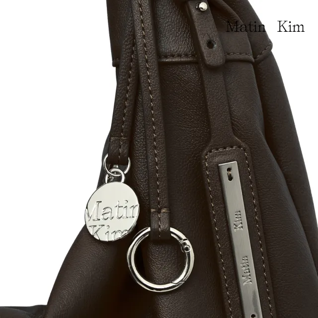 【MATIN KIM】官方旗艦 扭結造型皮革半月包(深棕色)