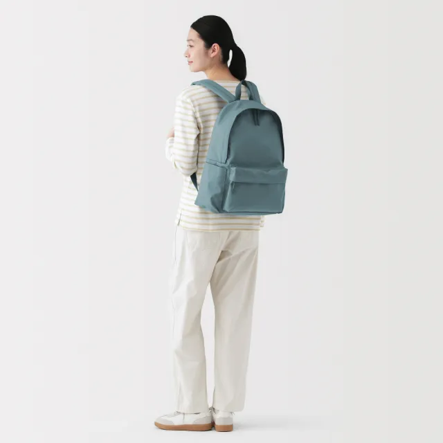 【MUJI 無印良品】可減輕肩膀負擔撥水加工後背包(灰色/黑色/淺米/煙燻藍)