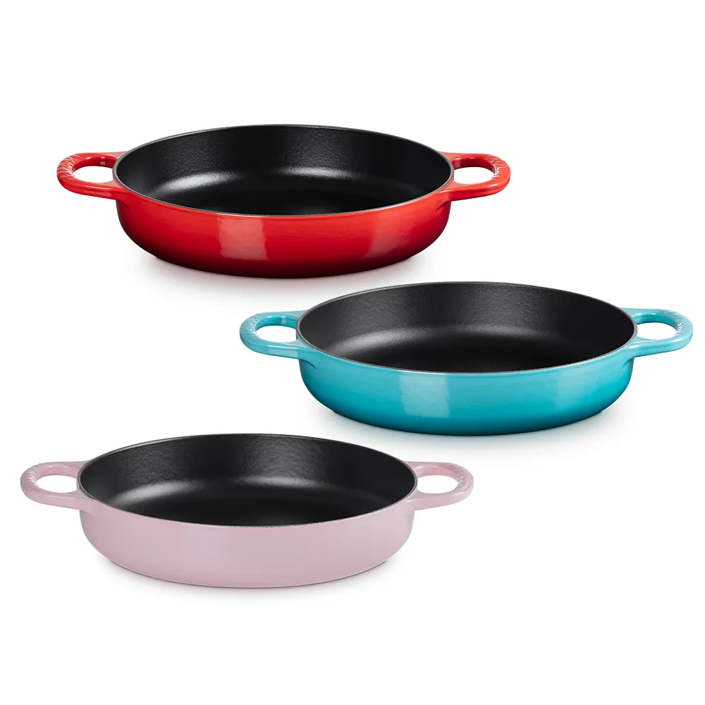 【Le Creuset】典藏琺瑯鑄鐵雙耳圓鐵煎鍋 28cm(加勒比海藍/雪紡粉/櫻桃紅 3色選1)